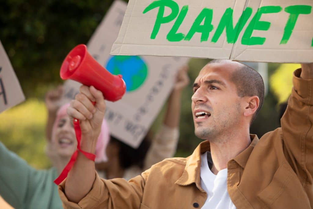 Combating Greenwashing in 2026: Identifying & Avoiding Misleading Claims